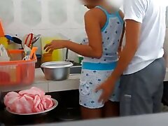 La magnifique épouse Ani montre son doux corps en plein video erotique homme air au soleil