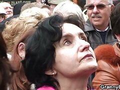 Femme masquée fait son devoir en me suçant jusqu'à ce que je jouisse dans sa site de video erotique bouche