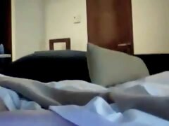 Juste moi jouer video femme erotique avec mes orteils sur son membre dur lubrifié