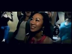 Kristi se déshabillant dans le parc pour que film erotique en famille les randonneurs puissent regarder