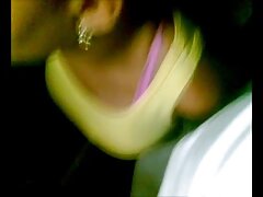 Une belle fille est allongée sur des vidéos érotiques le dos en train de sucer une énorme bbc et il lui jette une énorme charge sur le visage