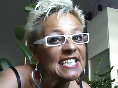 Femme blonde cocu interracial profitant d'un grand étalon noir fait maison video erotique masturbation