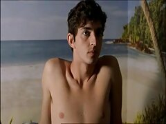 Ma femme bourre ses poes humides d'une ambiance rose et frotte son clitoris video erotique voyeur gonflé
