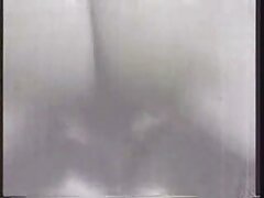 La baiser fort dans la vidéo érotique vintage chambre