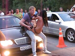 La française Fanny exhibe son corps nu video gratuite erotique sur la plage