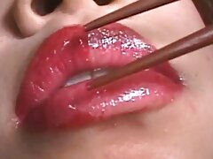 Trentenaire en chaleur exposant ses seins et vidéos érotiques soft sa chatte avec une belle éjaculation crémeuse