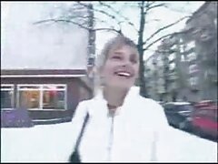 Sexe blonde chaude dans la chambre de son petit film video erotique ami enregistré sur webcam d'ordinateur