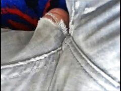 Horny chienne jouant sur video erotique japonaise cam et montrant ses seins