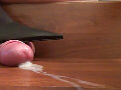 Une pute aux gros seins présente son cul video sexy erotique