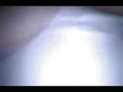 Ours chevesne nu, montrant les pieds du cul et la bite molle video erotic