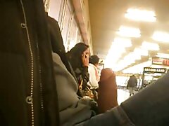 Femme porno video erotique blanche pâle avec de délicieuses lèvres bâillonnement à la bite
