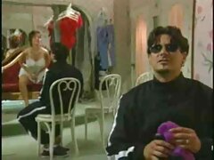 Stock Boy chez Trader's Joes a eu de la chance avec une cliente mature excitée dans sa video couple erotique camionnette