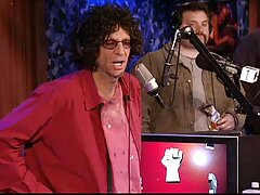 Incroyable Kelly aux gros video erotique femme enceinte seins avec des seins et un corps parfaits écarte la chatte simplement