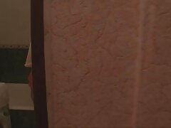 Vraie grosse bite video lingerie erotique glissant dans la chatte asiatique la rendant grande ouverte
