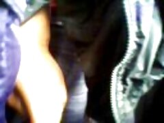 Femme aux yeux bandés baise un autre étranger dans une video erotique x chambre d'hôtel