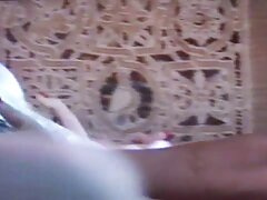 Plantureuse porno video erotique milf chaude prenant plusieurs charges de sperme dans la bouche et les seins