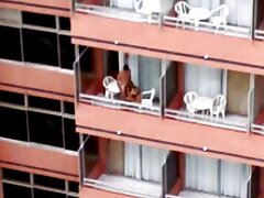 Femme d'âge mûr ayant des relations sexuelles torrides avec son vidéo erotic mari dans un lit conjugal à la maison